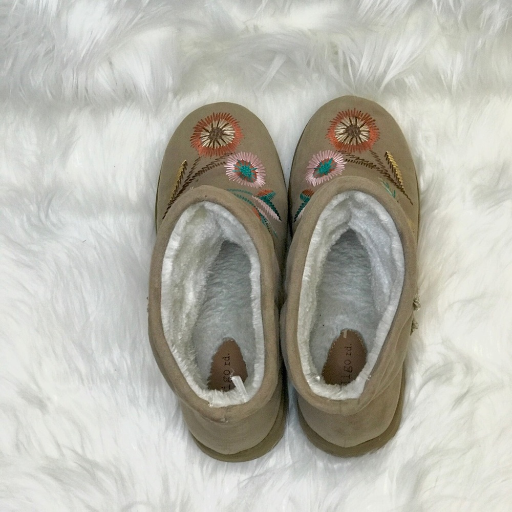 Embroidered Boots - Picture 4 of 4